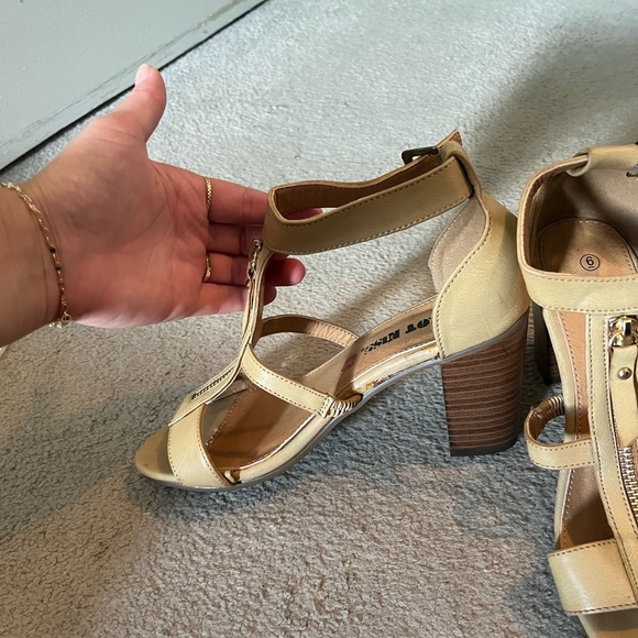 Beige summer heels - Picture 2 of 4